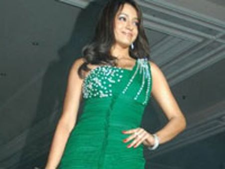 Trisha touches the One Crore mark