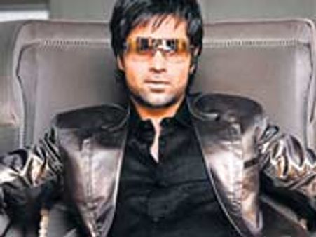 Emraan trying a new look in Raaz - TMC