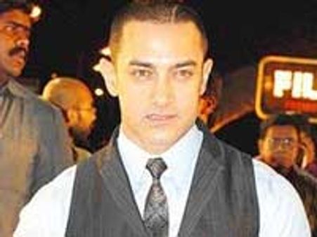 Aamir takes a night out!