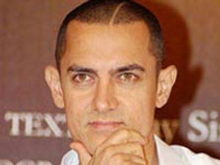 Aamir's 3 Idiots follows Ghajini, TZP
