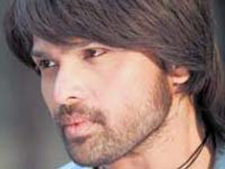 Himesh upset after Mallika rejects him