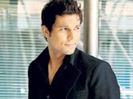 Randeep in love with his female directors