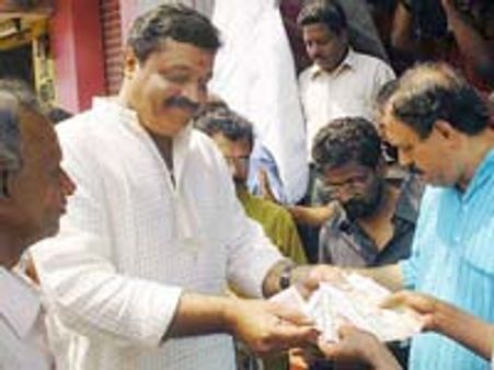 Sureshgopi turns Lottery Vendor