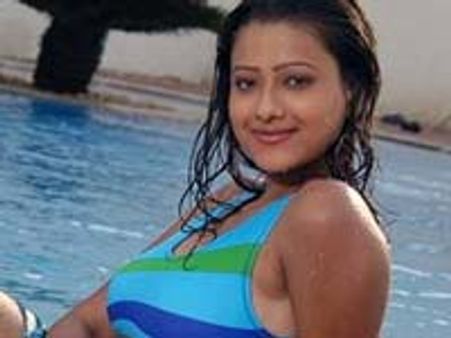 Madalasa Sharma: Deadly sex bomb!