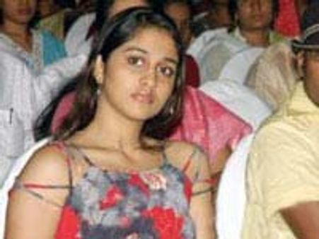 Shamili debuts as Mohanlal's daughter