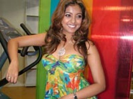 Tanushree Dutta to kick the butts