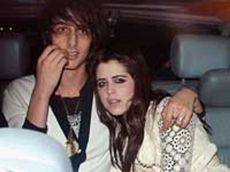 Peaches spotted moving around topless