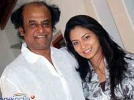 Pooja calls on Rajinikanth