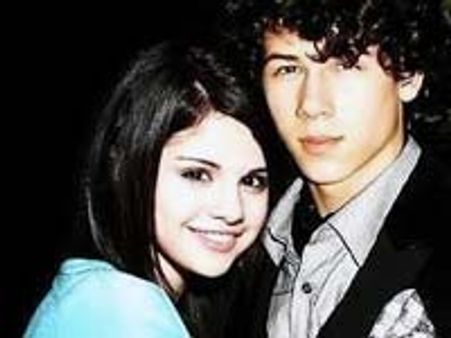 Selena Gomez dumps Jonas Brothers Star
