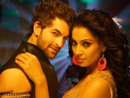 Bipasha touched by Neil