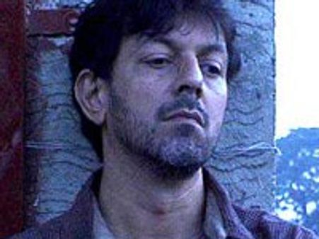 I intend to stay away from Bollywood - Rajat Kapoor