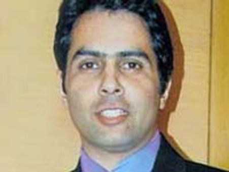 Raju Manwani, Aman Verma knock consumer court doors