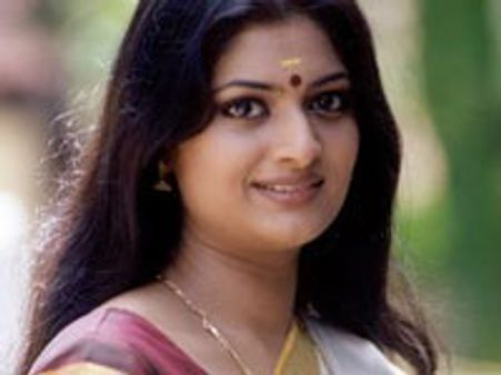 Geethu Mohandas to try her luck in direction