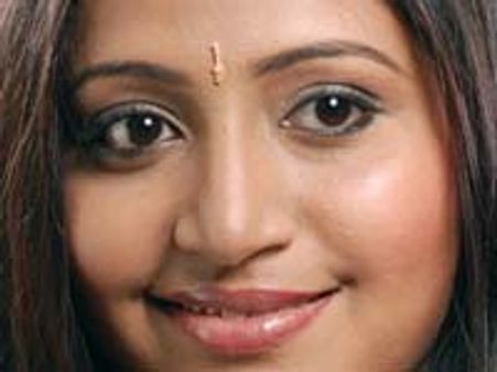 Glini to follow sister Gopika's path