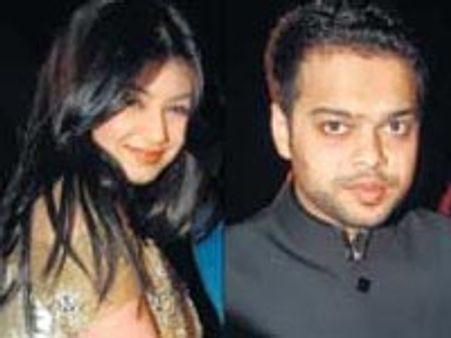 Ayesha ties the knot with Farhan