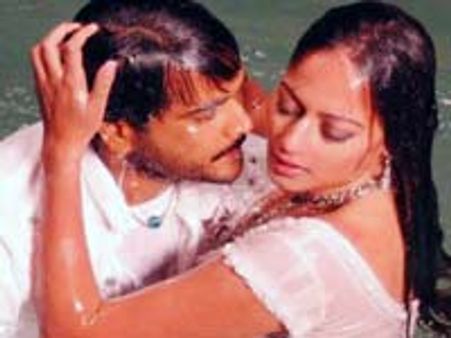 Naa Girlfriend Baaga Rich Review