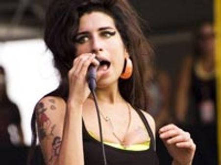 Winehouse denied US visa for assaulting fan