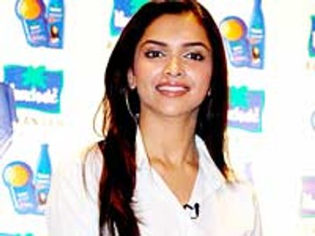 Deepika to choose film over Ranbir