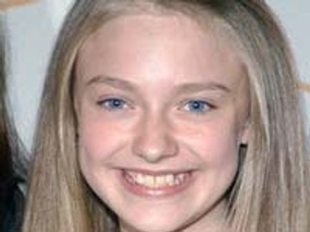 Dakota to star with Pattinson in Twilight sequel