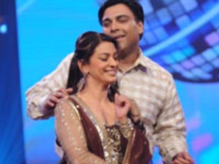 Juhi shakes her leg with Ram Kapoor