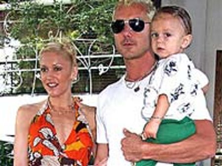 Gwen, Gavin bathe together to save water