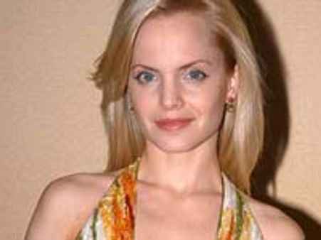 Mena Suvari promotes unauthorised Chinese condoms