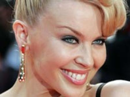 Kylie Minogue moves in with boyfriend