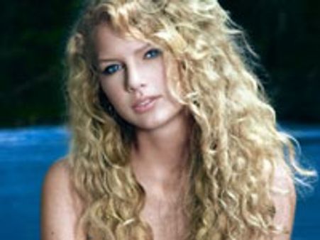 Taylor Swift donates prom dress for charity