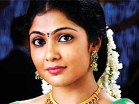 Kamalini to plunge into Sandalwood