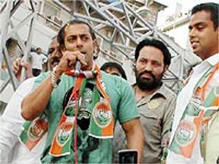 Salman campaigns for both Congress and BJP