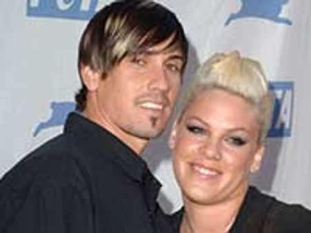 Pink, Carey Hart planning to renew wedding
