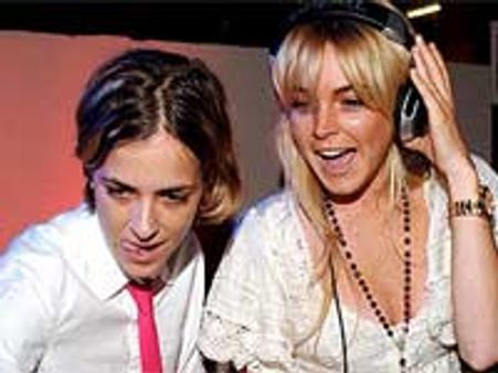 Lindsay Lohan meets Samantha after split