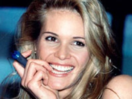 Elle McPherson humiliates Dannii Minogue