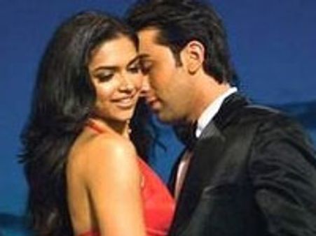 Ranbir parties with Sonam behind Deepika