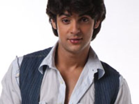 Karan enters Mere Ghar Aayi Ek Nanhi Pari