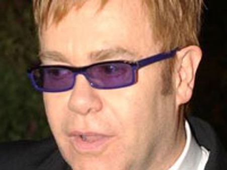 Elton John gets standing ovation from Las Vegas fans