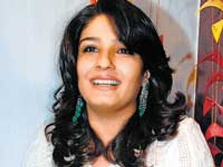 Raveena bats for Mumbai Indians