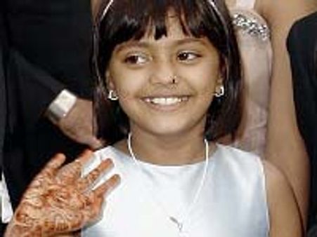 Slumdog kid Rubina's house flooded with sewage water