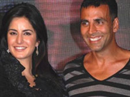 Akshay, Katrina left without suites