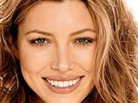 Jessica Biel becomes new face of Revlon