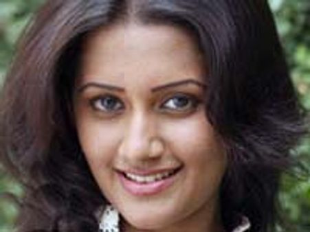 Ashwathy Ashok to set her foot in Tamil