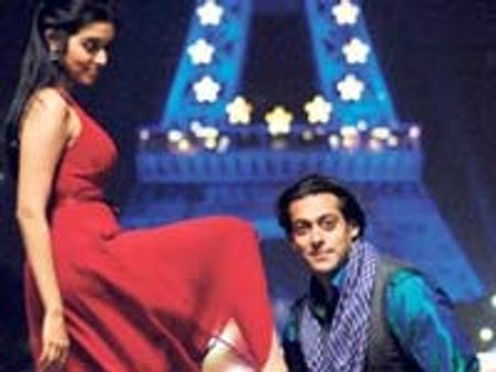 Asin receiving her dream gift from Salman?