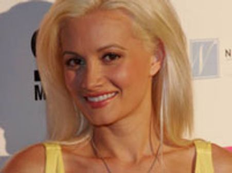 Holly Madison to go topless on Peepshow