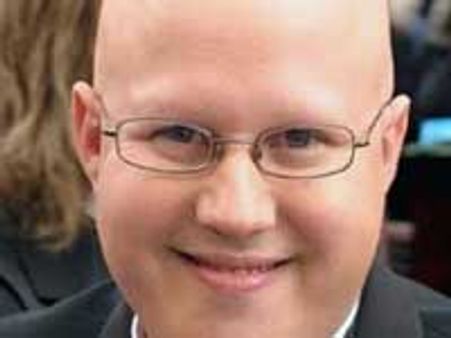 Gay Matt Lucas loves to bed Cheryl Cole