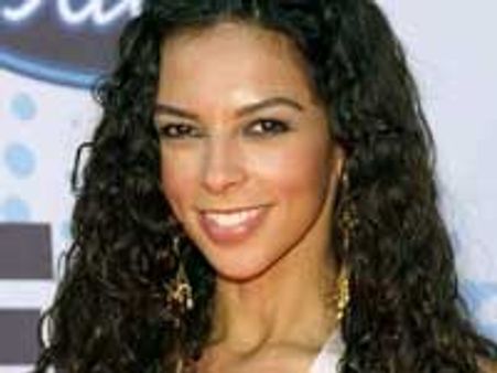 Wild Fan attacks Terri Seymour at American Idol finale