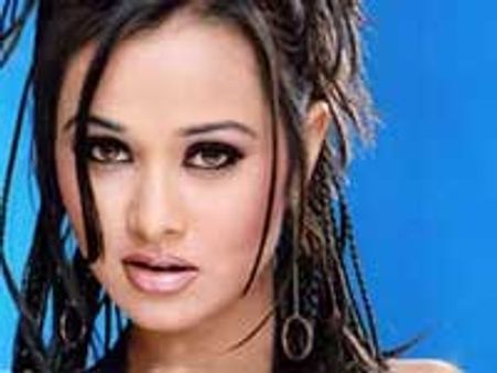 Priyanka on water therapy for quick recovery