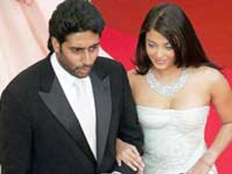 Abhishek dumps Aishwarya at Cannes