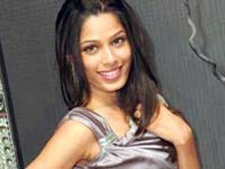 Freida Pinto taking up Madhur Bhandarkar's film?
