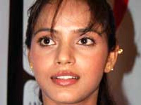 Neetu Chandra to say 'Yes' to Vishal?