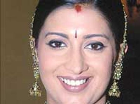 Smriti Irani comes back as a Gujarati bahu